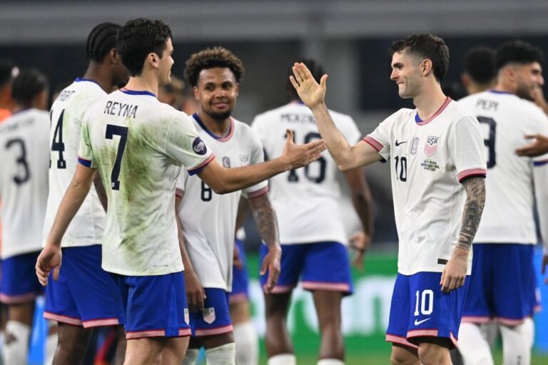 komentator BBC untuk pertandingan USA vs Paraguay di Piala Dunia