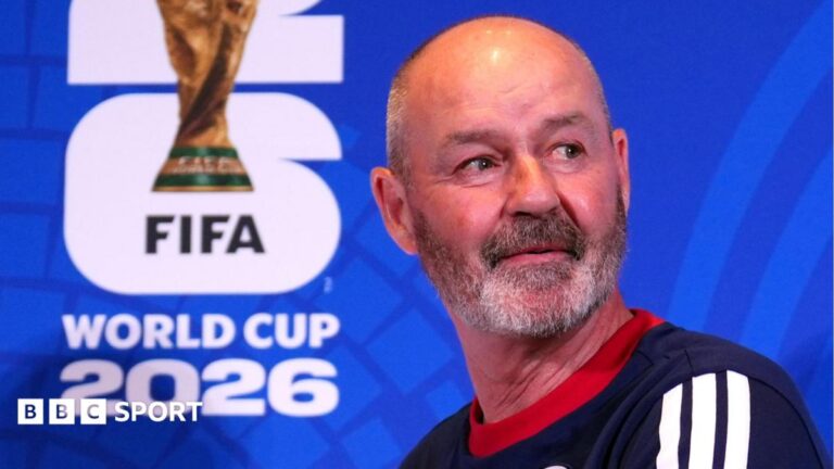 Pelatih Skotlandia Steve Clarke saat memberikan pidato motivasi